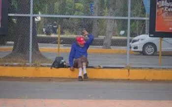 Don Eduardo, reconocido vendedor de portacredenciales de la BUAP, se despide tras un accidente