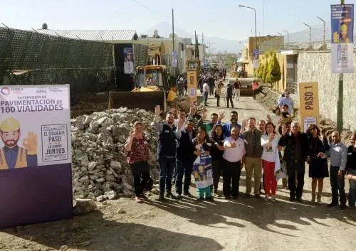 Luis Banck y vecinos constataron el inició de los trabajos de pavimentación en la 95 Oriente
