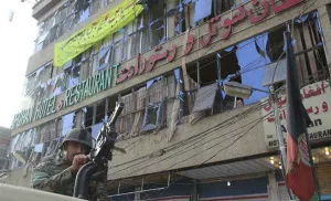 Bebé sobrevive a atentado donde mueren sus padres y hermanos en Kabul