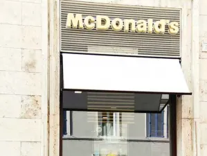 McDonald’s llega al Vaticano; la Santa Sede es dueña del local