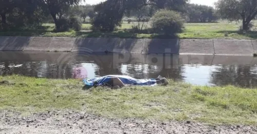 Encuentran cuerpo de mujer flotando en canal de Valsequillo