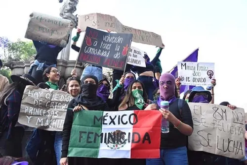 Ellas, su Grito de Hartazgo y el Estruendoso Silencio de sus Ausencias