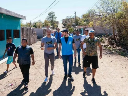 Alfonso Herrera apoya campaña en pro de refugiados