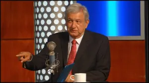 Ajuste a reforma educativa; no cabe derogación: AMLO