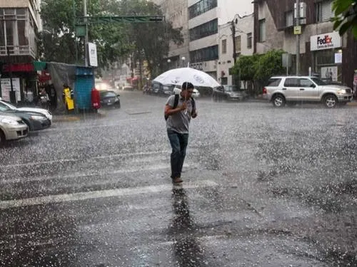 ¡Alista el paraguas! Prevén tormentas y granizadas en el centro del país