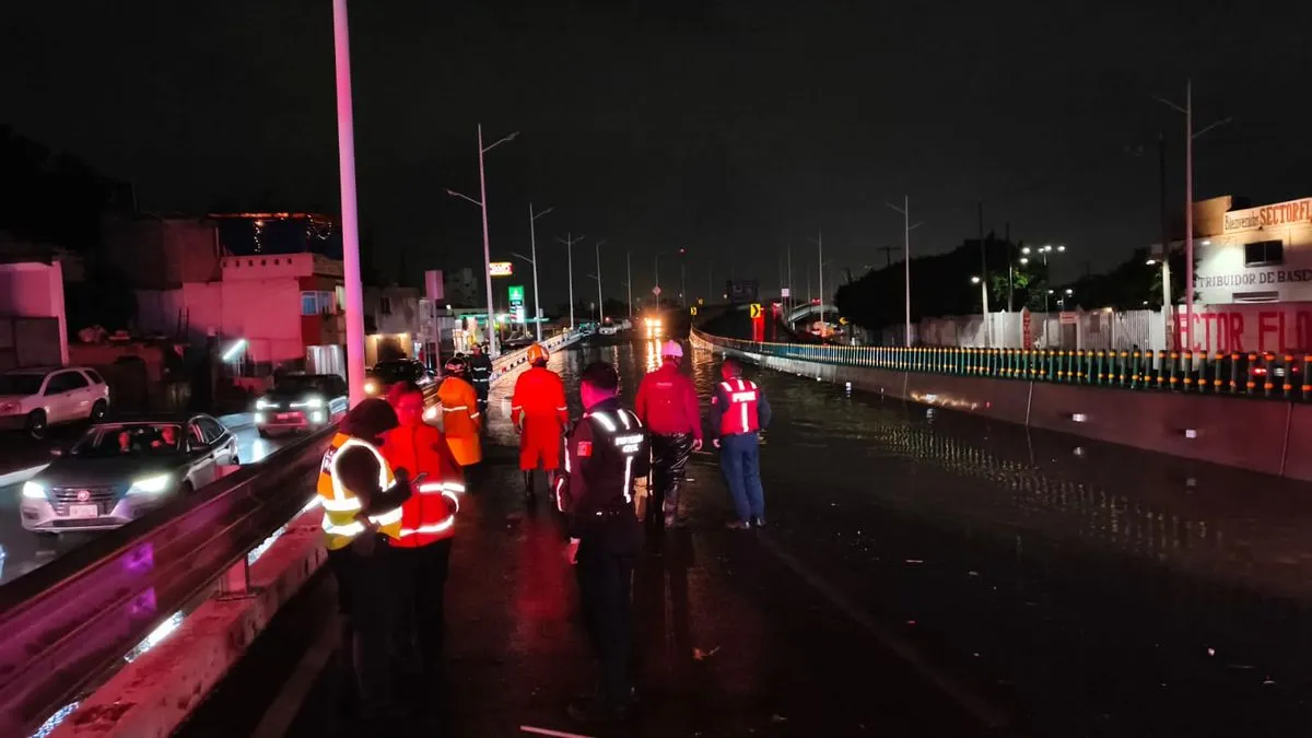 Inundacion Puente Vehicular Via Corta A Santa Ana