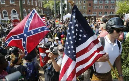 Grupo neonazi distribuye volantes racistas en Texas