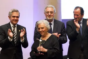 Entrega Mancera Premio Ángel de la Ciudad a Poniatowska y Placido Domingo