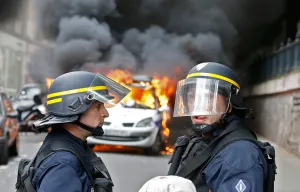 Caos en Francia por huelgas y protestas contra reforma laboral