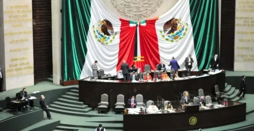 Revientan votación en Cámara de Diputados sobre extinción de fideicomisos; se pospone al martes