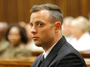 Padre de la novia de Pistorius exige justicia por crimen