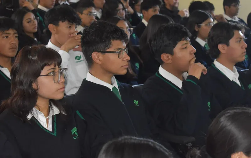 conalep-donacion-150-laptops-inegi