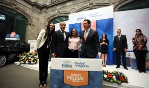 Ayuntamiento entrega premios del Sorteo Predial 2014