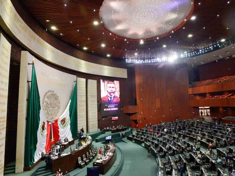 Eligen a Espinosa Cházaro como líder parlamentario del PRD