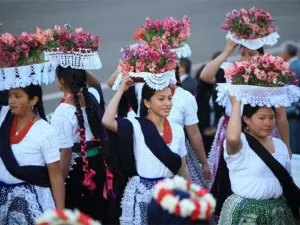 Morelia recibe al Papa con música y tradición