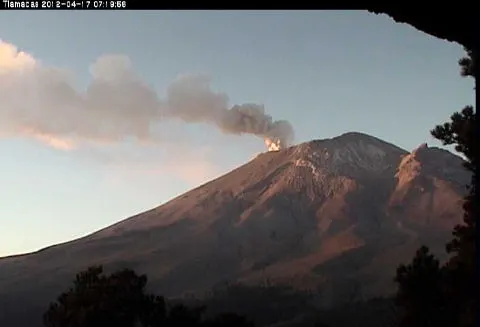 Popocatépetl lanza 14 exhalaciones este día
