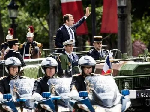 Macron asume la presidencia de Francia y va contra terrorismo