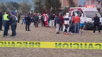 Resultan lesionados cuatro menores y un adulto, tras caerles un rayo en Chiautempan