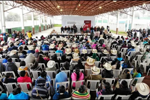 Entrega Desarrollo Rural mil 370 paquetes tecnológicos en Zacatlán