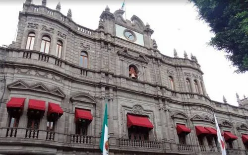 Casi 400 trabajadores de confianza presentaron su baja al Ayuntamiento de Puebla: Administración