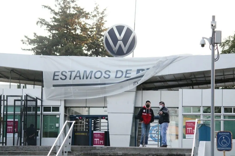 Por desabasto de semiconductores van a paro técnico en VW Jetta