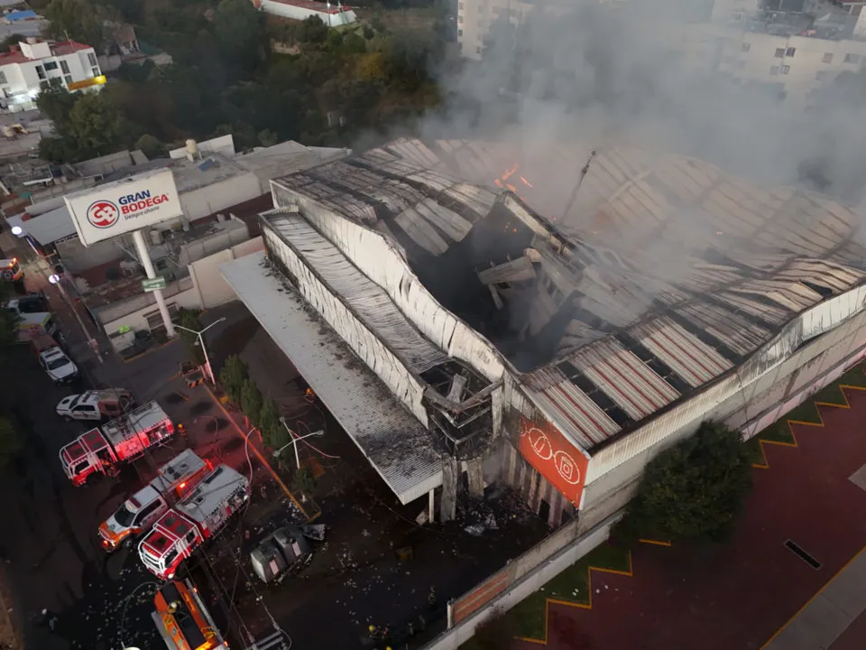Incendio en Gran Bodega de Amalucan fue provocado por un indigente: Fernando Rosales