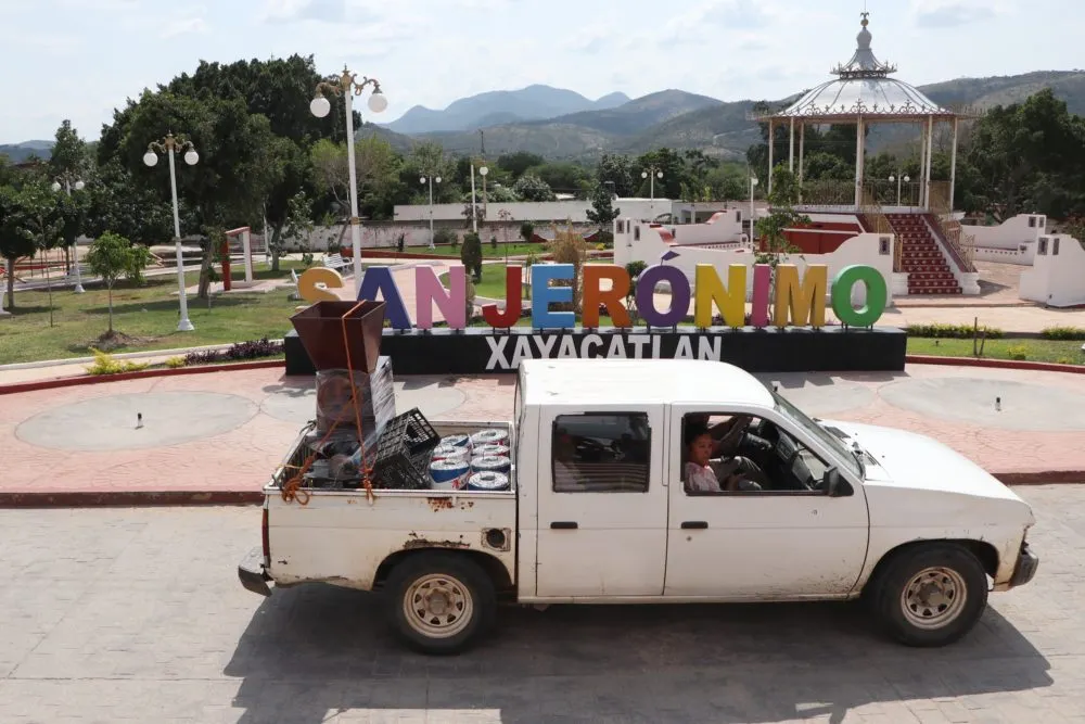 Con maquinaria, SDR apoya a 268 productores de la Mixteca y zona oriental