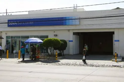 Golpean a cuentahabiente para despojarlo de su dinero