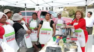 Mujeres de Canoa prometen triunfo a Claudia Hernández y a Enrique Agüera