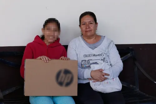 Benefician jornadas de SEDIF a adolescente de excelencia educativa con discapacidad visual
