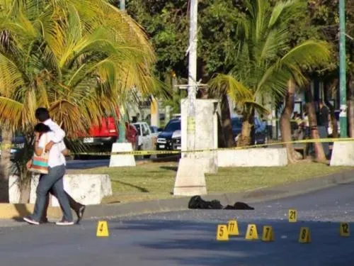 Hallan cinco bolsas negras con restos humanos en Cancún