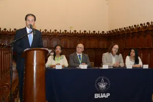 Construir caminos para mejorar condiciones de grupos marginados: Esparza