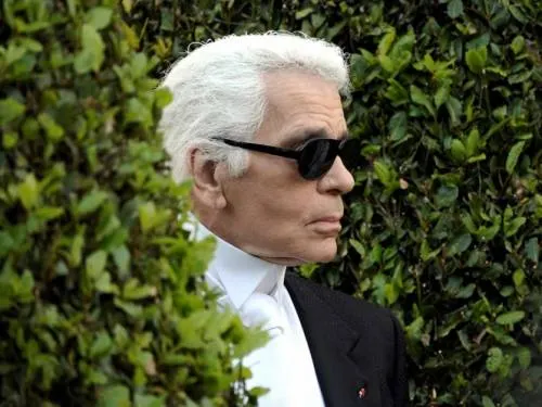 Muere Karl Lagerfeld, el “káiser” que resucitó a Chanel