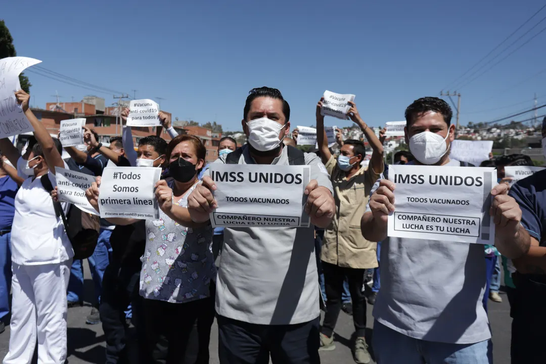 Con manifestaciones, exige personal médico del IMSS vacuna contra el Covid-19 