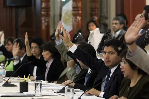 Ayuntamiento aprueba concesión para 18 puentes peatonales