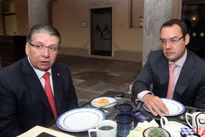 Critica Doger compra de autos a VW para habilitarlos como patrullas