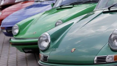Europa busca negociar con EU reducción de aranceles para autos