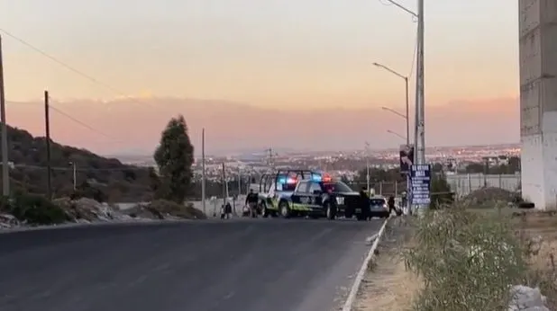 Se lanza un hombre de un puente en Periférico, muere al instante