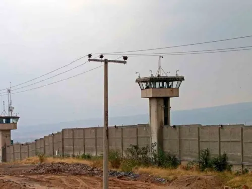 Realizan prueba Covid-19 a Israel Vallarta; espera el resultado