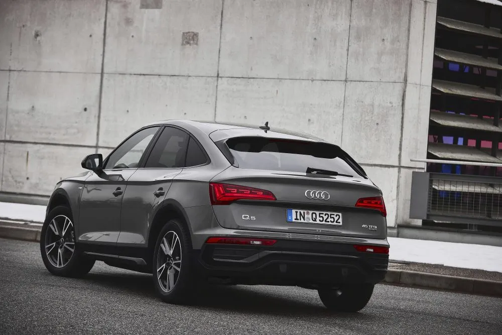Static photo,
Colour: Daytona grey