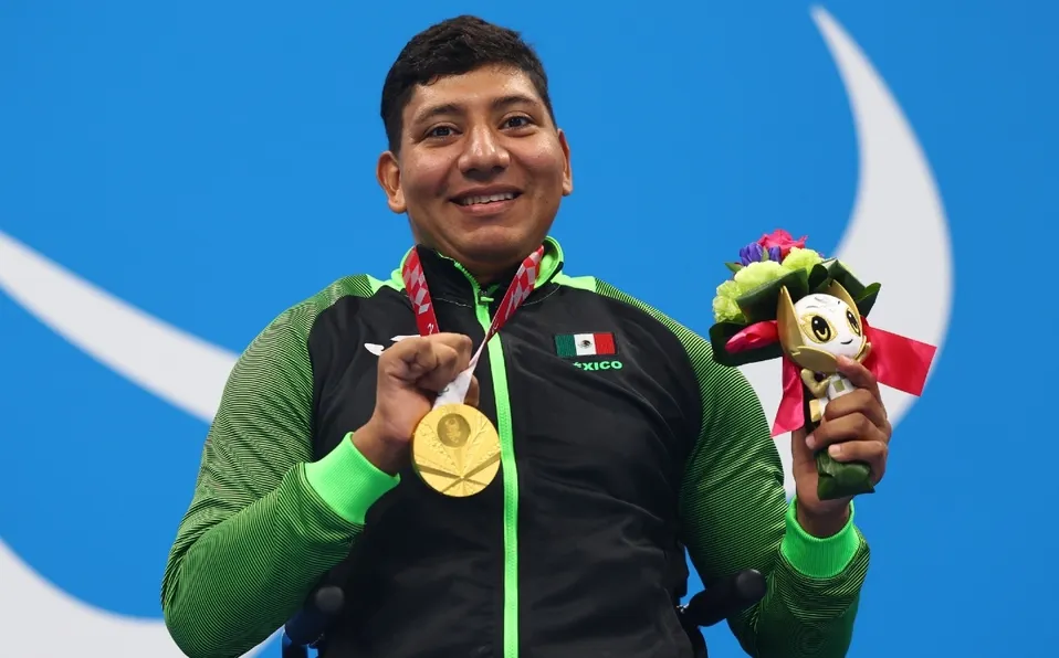 El nadador mexicano Jesús Hernández, ganó medalla de oro en natación en los Juegos Paralímpicos