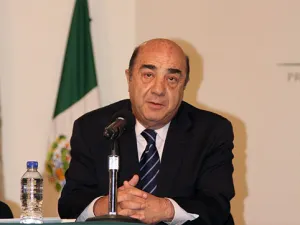 PGR niega que cuerpos en fosas de Guerrero sean de normalistas