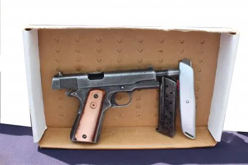 Detienen a dos sujetos por robo a paquetería