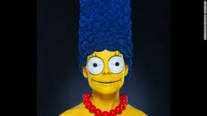 Modelo se transforma en Marge Simpson para sesión fotográfica