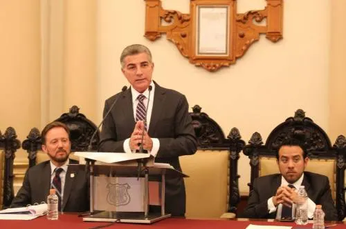 Acude Tony Gali al informe de labores de Luis Banck