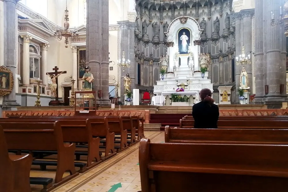 Templos de Puebla permanecerán cerrados los días lunes
