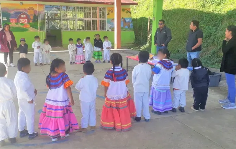 Fomenta Gobierno de Puebla inclusión con materiales en mazateco y náhuatl