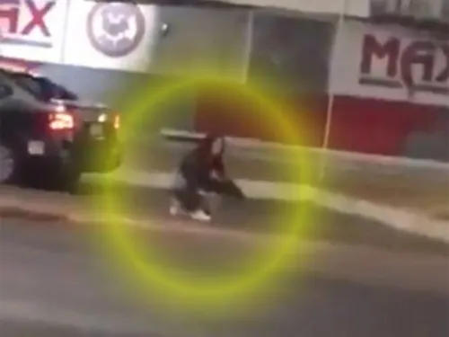 Mujer que robó R15 a policía tiene antecedentes penales