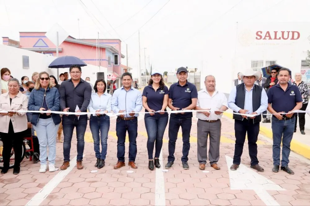 Entrega Mundo Tlatehui adoquinamiento en San Antonio Cacalotepec
