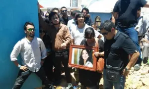 Familiares y amigos despiden a Nadia Vera